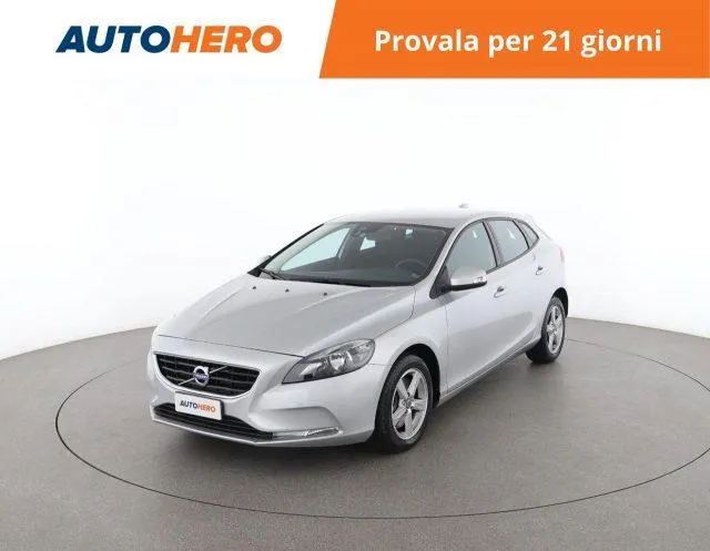 VOLVO V40 D3 Kinetic Image 1